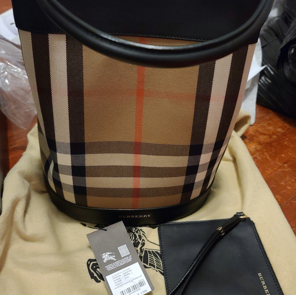 Burberry bucket house check bag